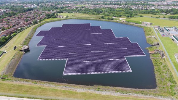 Floating solar farm - UK