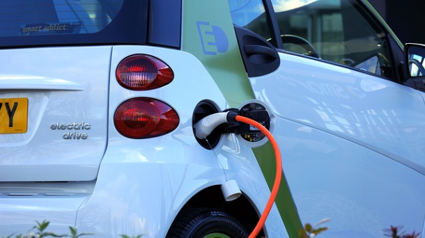 Coalition and Labor battle it out in electric vehicles push ahead of May election.