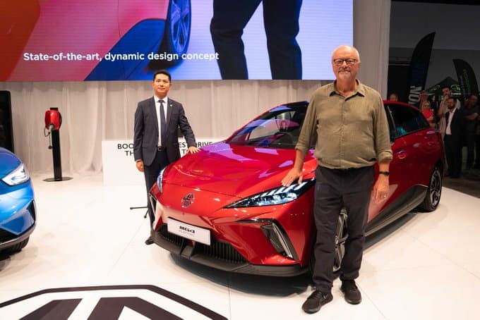 MG Motor CEO Peter Ciao left, and Fully Charged founder Robert Liewellyn
