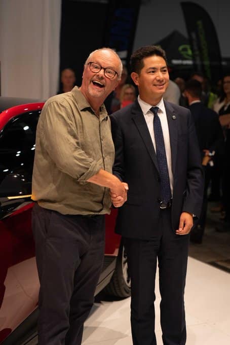 The MG4 was unveiled on Friday night by Fully Charged founder Robert Llewellyn and MG Motor CEO Peter Ciao