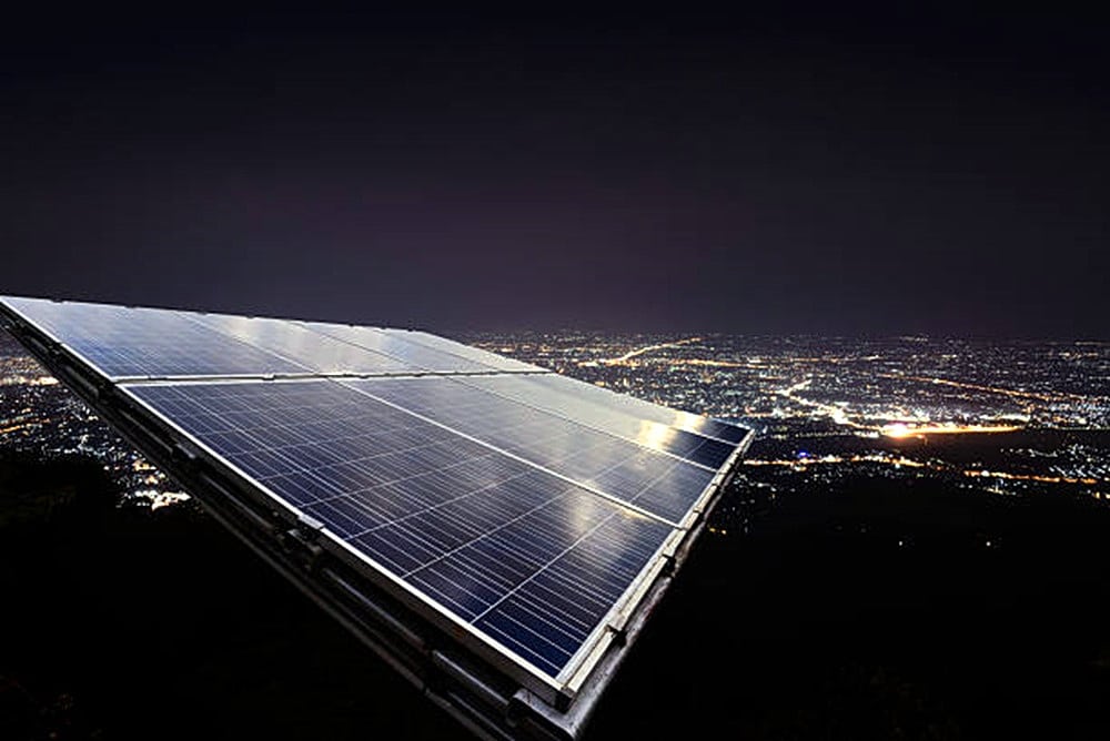 Will Solar Panels Work During a Power Outage?