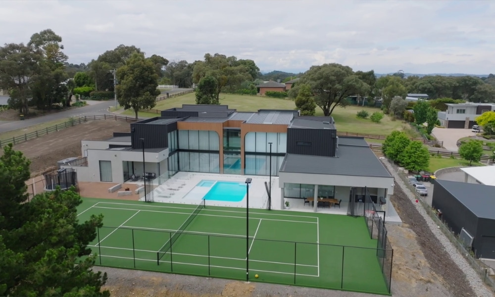 OHA S07E02 Tennis court